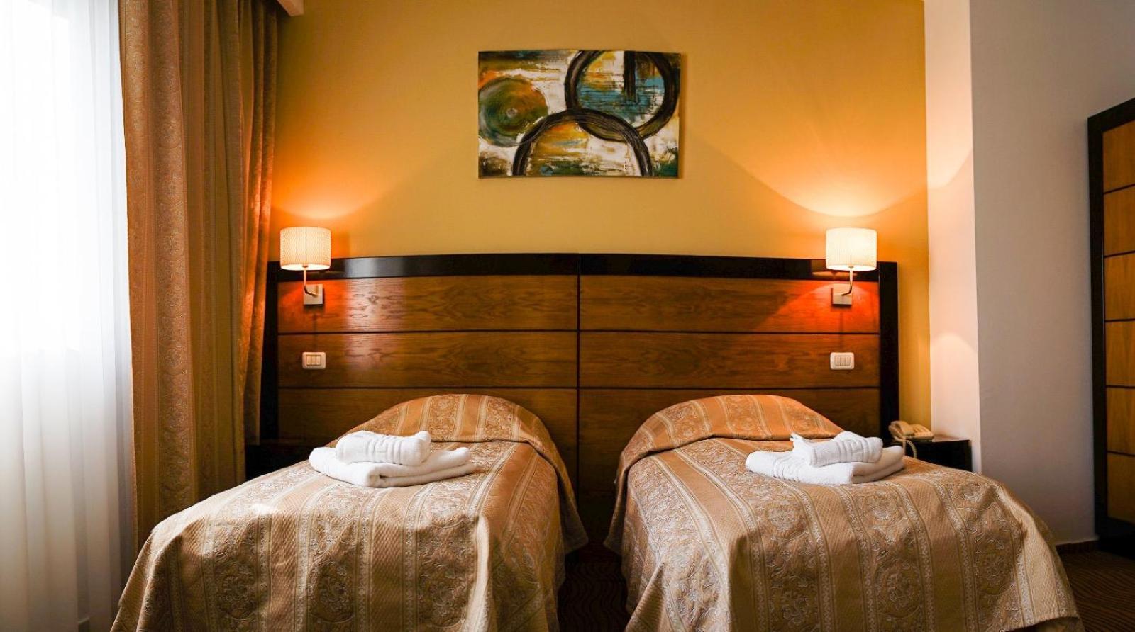Hotel Criss Boekarest Buitenkant foto