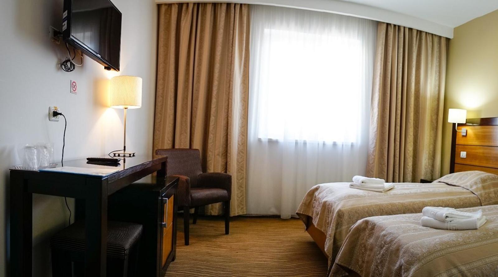 Hotel Criss Boekarest Buitenkant foto