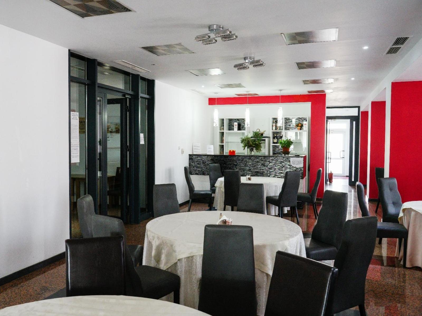 Hotel Criss Boekarest Buitenkant foto